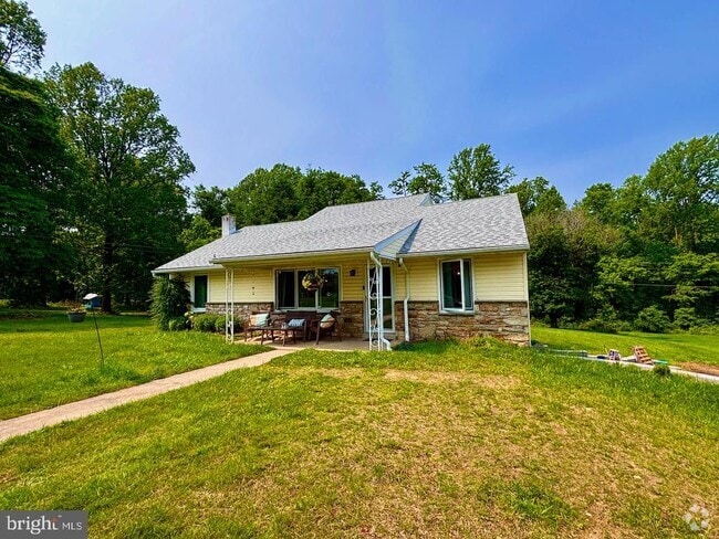 Building Photo - 847 Highspire Rd Rental