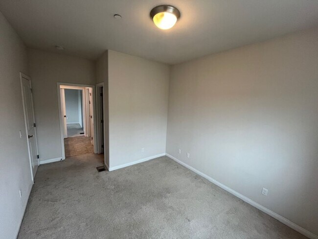 Photo - 877 Humbert Ave