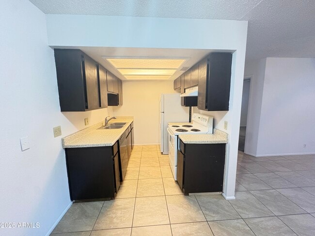 Building Photo - 2931 E Beck Ln Unit 1