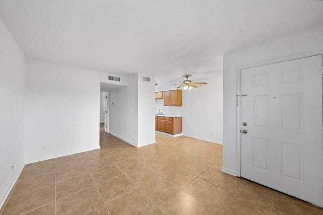 Photo - 2828 61st St