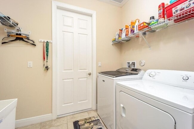 Photo - 443 11th Square SW