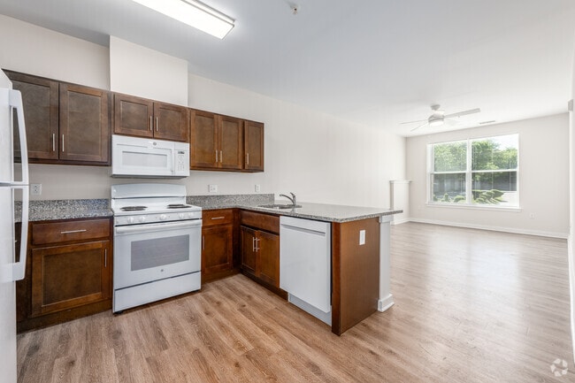 2BR, 1BA - 837SF - Kitchen