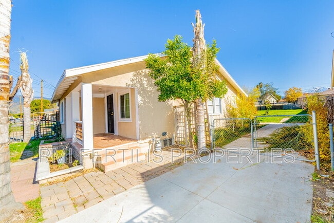 Photo - 7221 Olive St