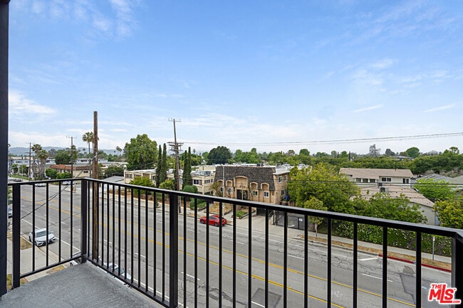 Photo - 6144 Whitsett Ave Unidad 304