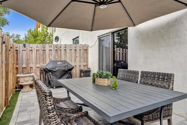 Photo - 10437 NW 82nd St Unit 5