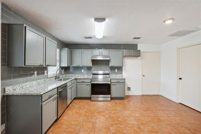 Photo - 245 Queen Annes Dr