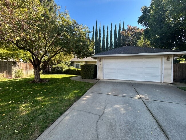 Building Photo - Wonderful Shastan Home!