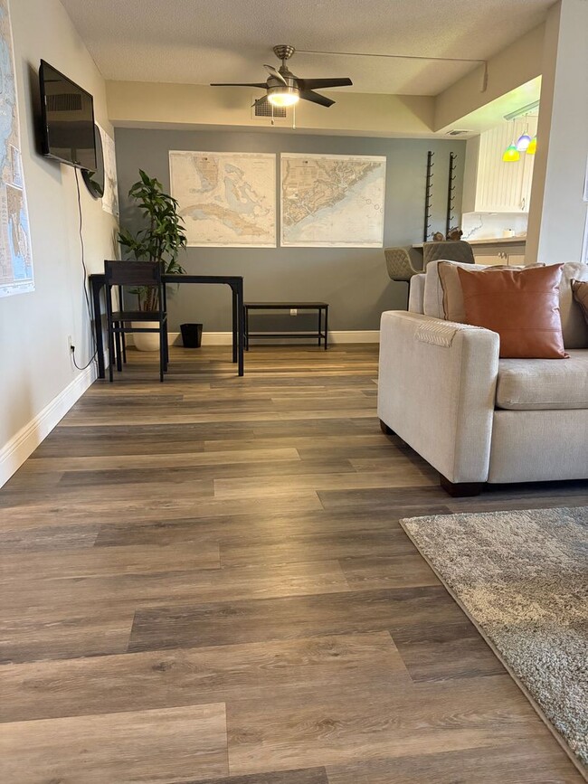 Photo - (55+) 1/1.5 WATERFRONT in Circle Bay Yacht Club