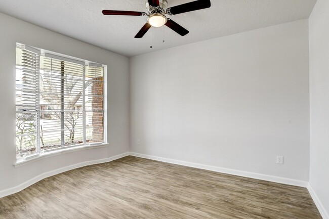 Photo - 5613 Armstrong