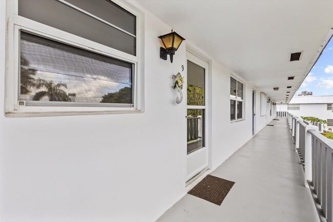 Building Photo - 2929 SE Ocean Blvd Unit #130-9