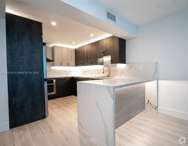 Building Photo - 18081 Biscayne Blvd Unit 503 Rental