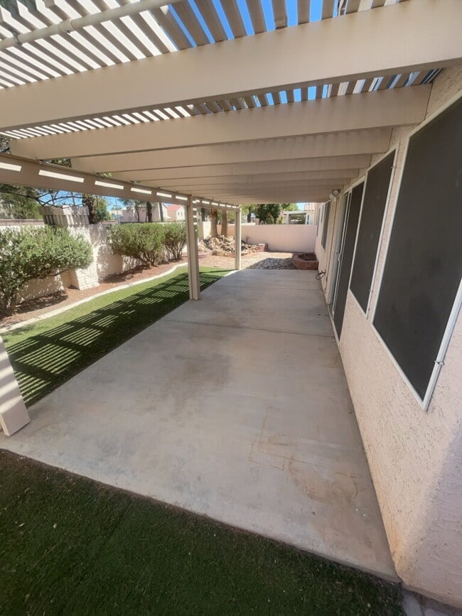 Photo - Don't miss out on this single-story home!