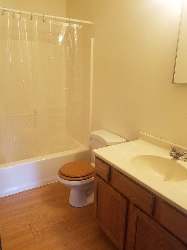 Photo - 75 Willow St SE