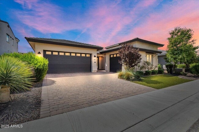 Building Photo - 5543 E Beryl Ave