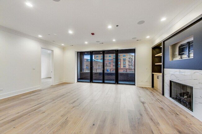 Photo - 4920 N Lincoln Ave Condo