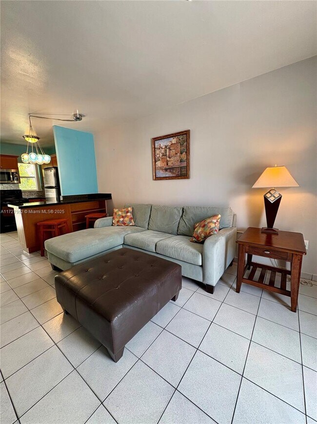 Building Photo - 1420 Pennsylvania Ave Unit 205 Rental