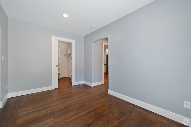 Building Photo - Renovated Duplex unit in the heart of Elmh... Rental