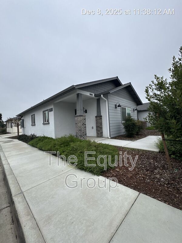 Building Photo - 514 S Summit St Unit 101