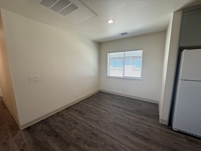 Photo - Free Month of Rent for Move in before Dec 1st - Brand New Upstairs 3 Bedroom Apartment Unidad 209