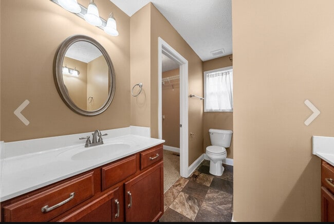 Photo - 546 Falkland Cir