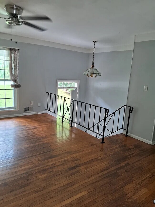 Room in Single Family Home on Shady Oak Dr