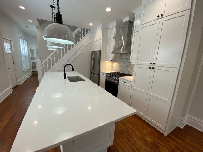227-229 W 8th Ave