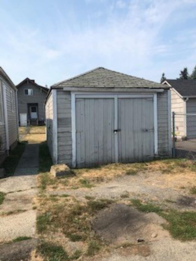 Charming 1 Bedroom Cottage in Quiet Neighb... House House Rental in