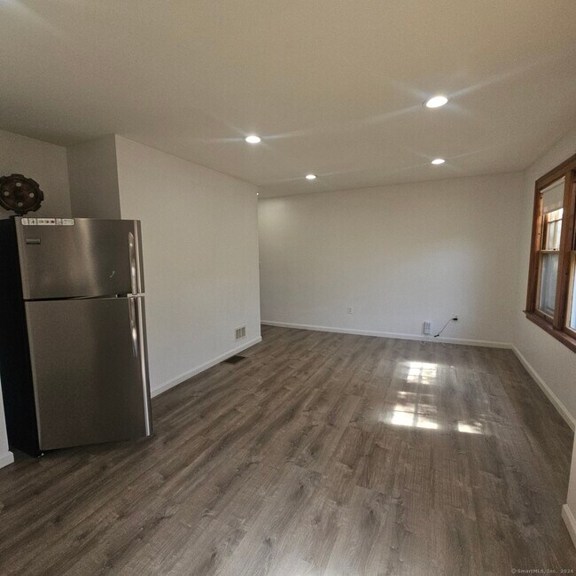 Photo - 253 Hartford Ave