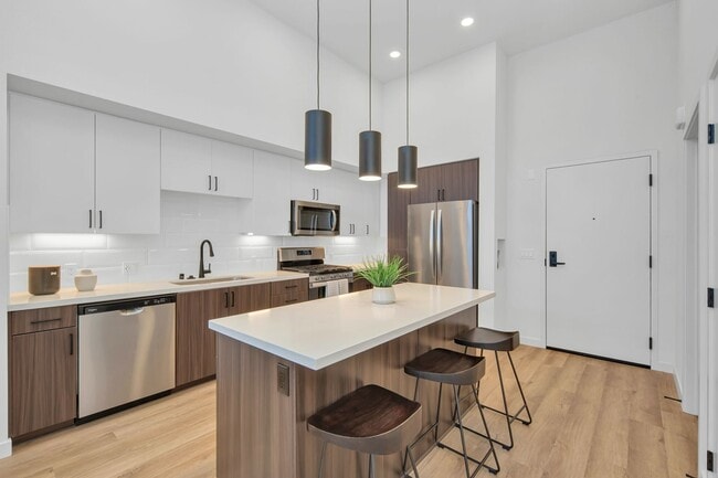 Muchos lugares para reunirse: cocinas grandes e inspiradas con asientos adicionales