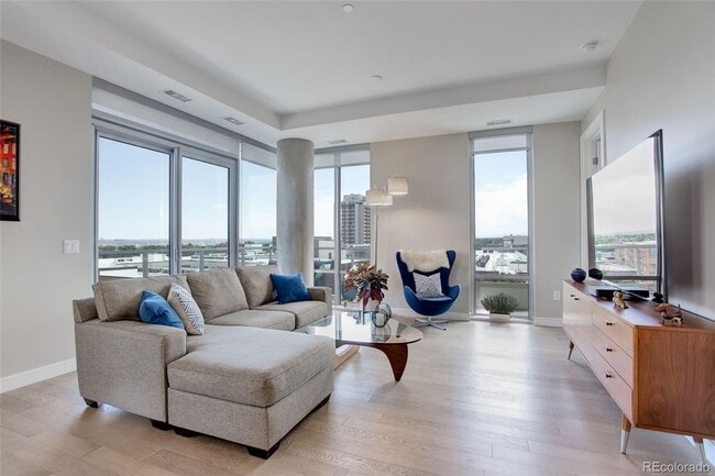Building Photo - Stunning 2-Bedroom Condo at Sloan's Lake's Premier Lakehouse Community