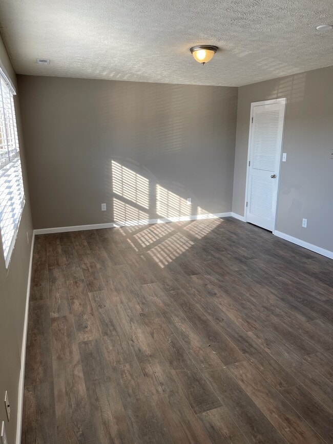 Renovated Heartwood Ct Unit
