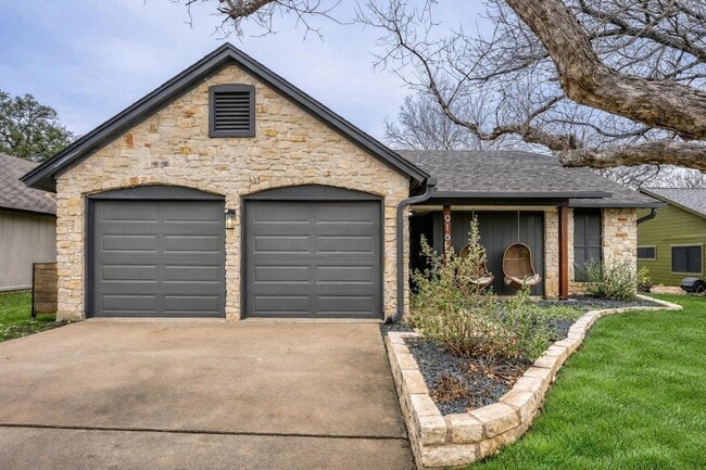 Photo - 916 Great Britain Blvd