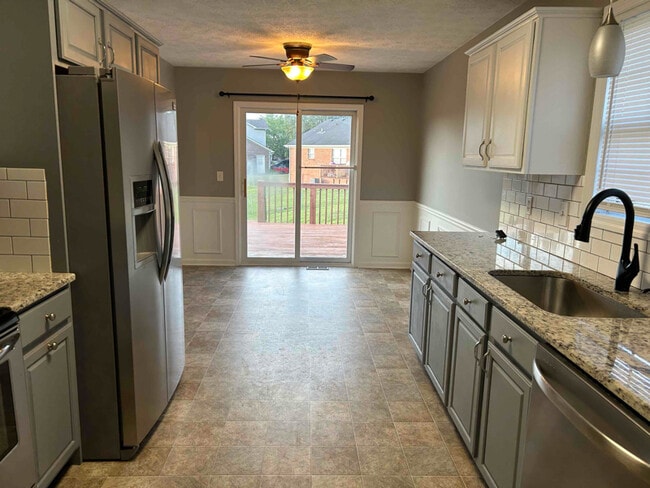 Photo - 504 Elleigh Way