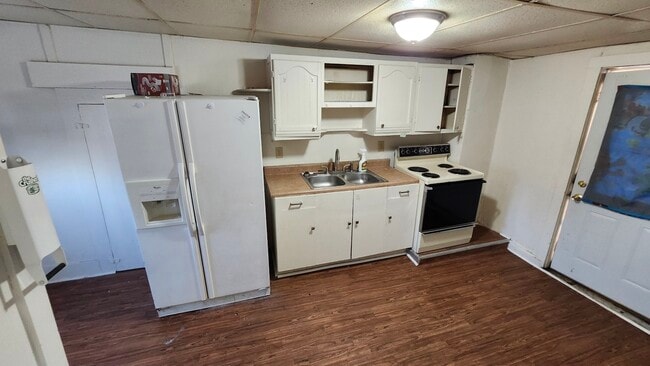 Building Photo - 105 S Roosevelt Ave Unit Upper 105