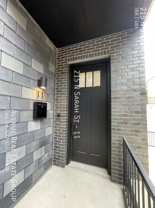Photo - 215 N Sarah St