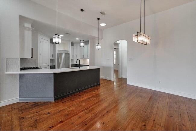 Photo - 119 Capetown Ln