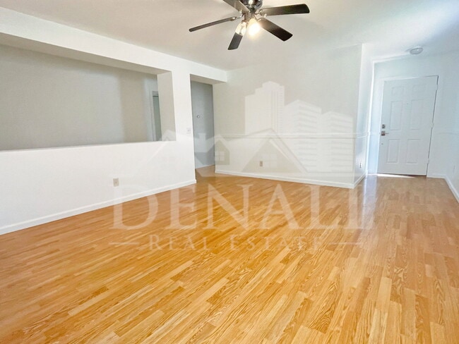 Photo - 3945 S Illinois St