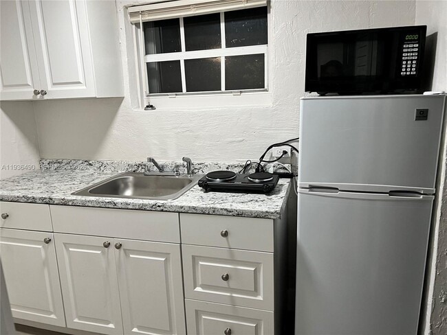 Photo - 120 SW 68th Ave Unidad 0