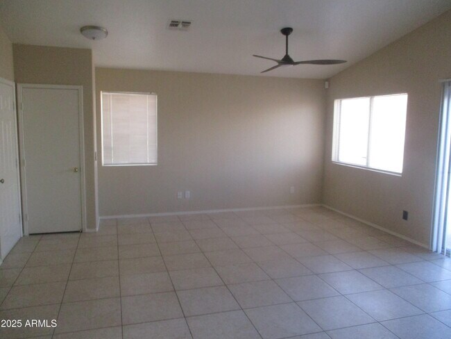 Photo - 16114 W Jackson St