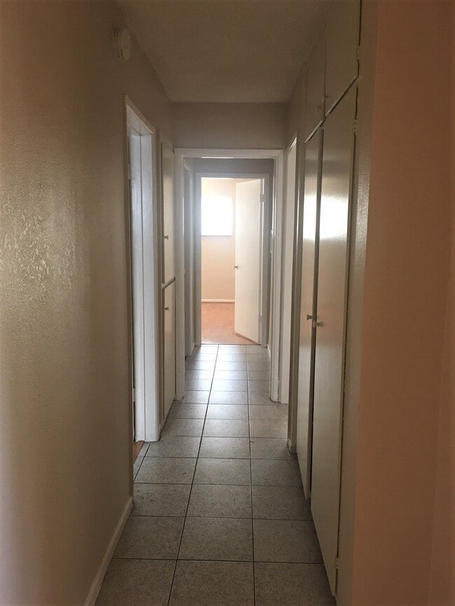 Pasillo - 613 S Shelton St Unidad A