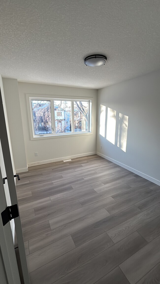 Photo - 11012 132 St NW Unit 1