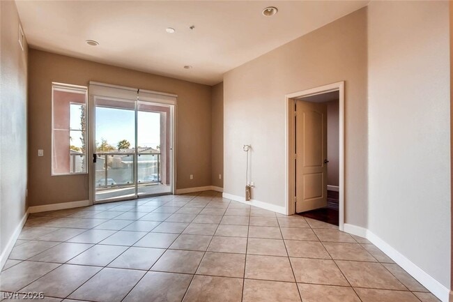 Photo - 67 E Agate Ave Unidad 205