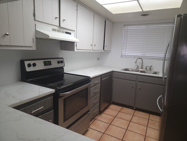 Photo - 2901 S Palo Verde Ln