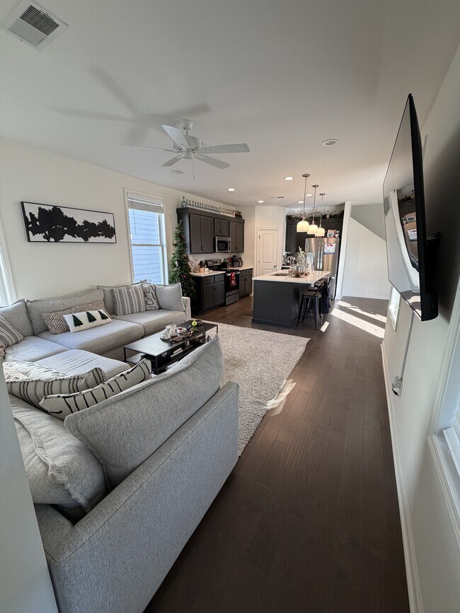 Photo - 215 Honeysuckle Wy