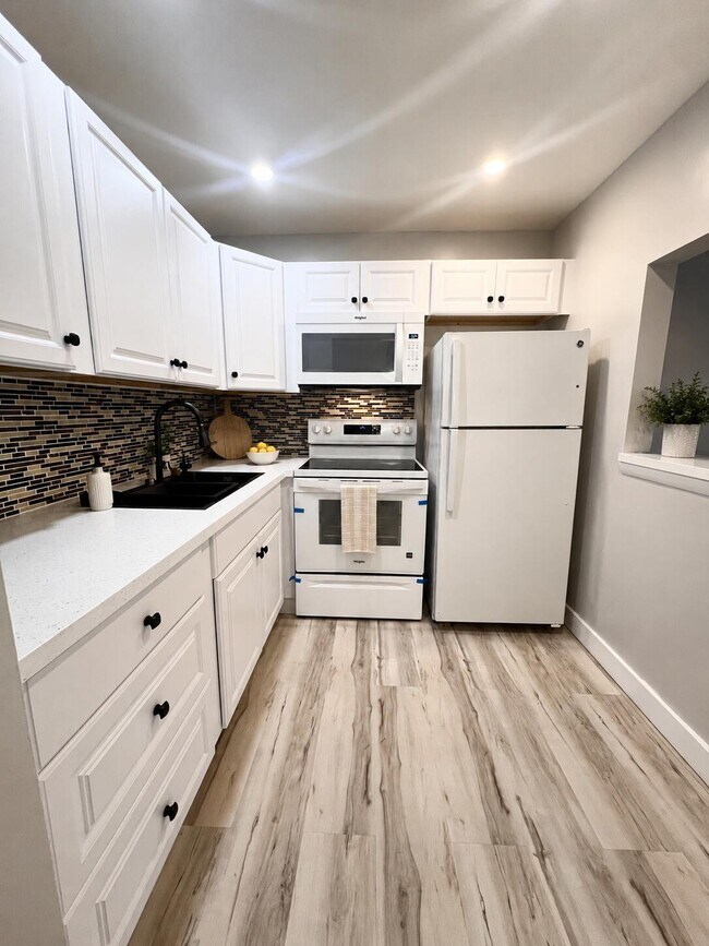 Photo - 176 Sussex I