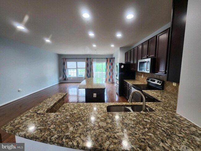 Photo - 729 Olive Wood Ln