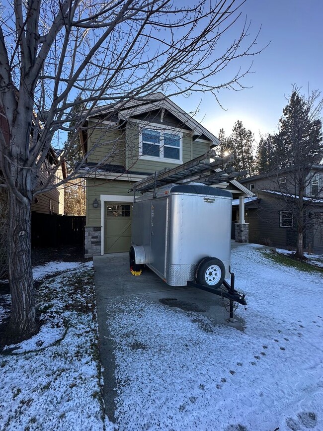 Photo - Comfortable Bend Living – 3 Bedroom Home with Spacious Bonus Room!