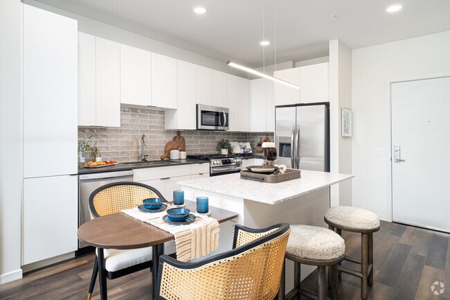 2BR, 2BA - 1,014SF - Kitchen