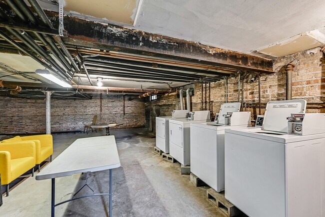 Photo - Spacious Studio in Beverly Unit 10633-3E