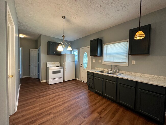 Photo - 615 Udell St